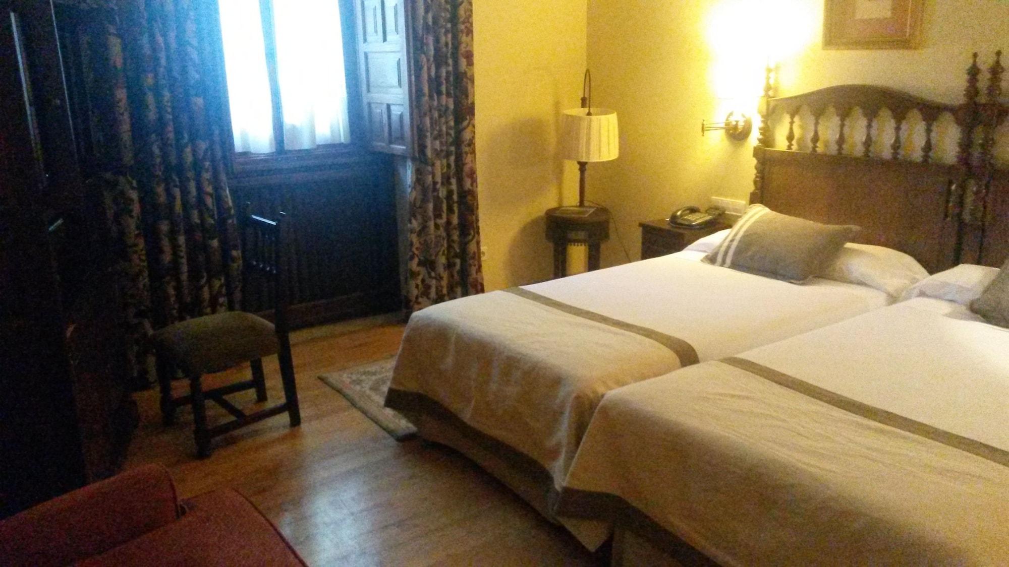ปาราดอร์ เด กัมบาโดส Hotel ภายนอก รูปภาพ